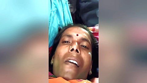 Hibhi girl in indian style clothes showing a big boob