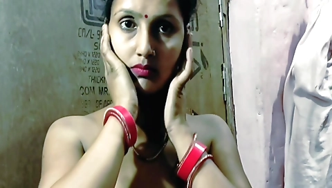 Indian solo female in natural body and dress in hd video