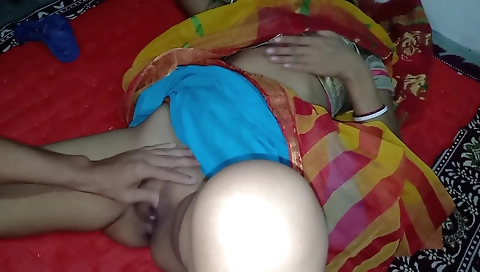 Amateur indian woman with a big ass shows her boobs