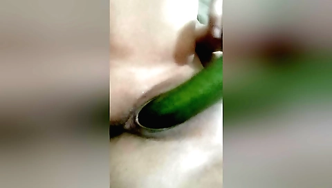 Indian solo video shows a naked and masturbating lady