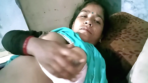Bhabhi is naked and gets her pussy fucked by the husband