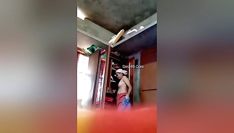 Bhabhi shows off her sexy body in a hidden cam video