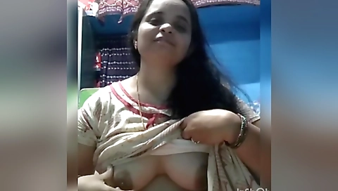 Stunning indian brunette gets her pussy video called