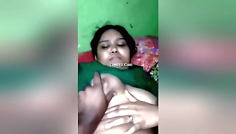 Indian girl in a hairy pussy gets fucked on the sofa