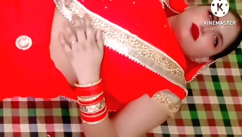 Indian babe with small tits and a nice ass sucking a dick