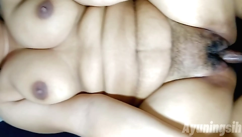 Amateur video showing hot hairy and cumming on pussy