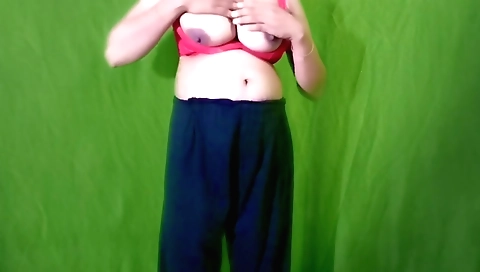 Indian chick gets her pussy fucked on the internet