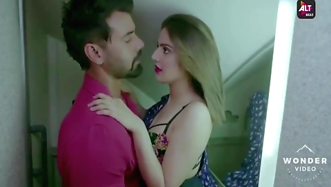 Indian hostess sucks big cock to get her pussy to get fucked
