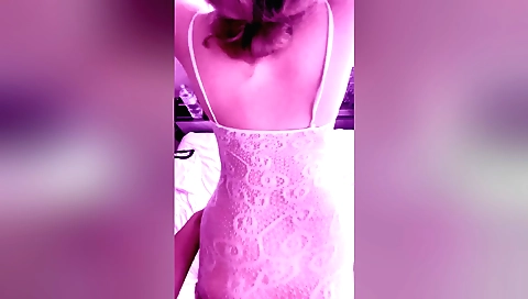 Teen amateur teen girl is horny and shows her sexy ass