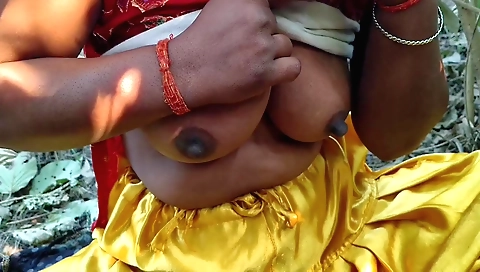 Indian teen with a hairy pussy gets her pussy pounded