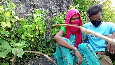 Bhabhi desi girl is playing with a big black cock outdoors