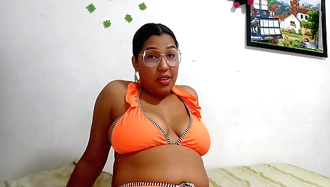 Indian brunette showing her deepthroat to the camera