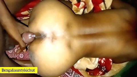 Indian wife fucks herself in a homemade porn video