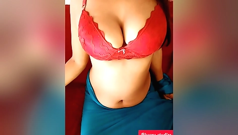 Indian brunette hair with big tits enjoys solo sex