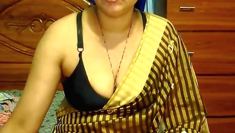 Indian beauty with big tits gets on her bed and rides