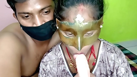 Indian amateur pornstar showing her big dildo in pussy