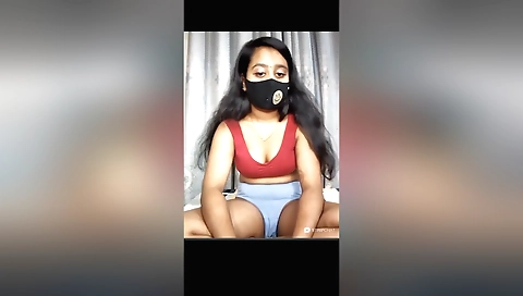 Indian slut with a sexy body shows off her wet pussy