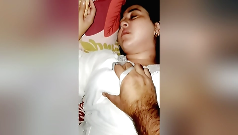 Indian girl gets her cunt fucked by her husband in amateur vid