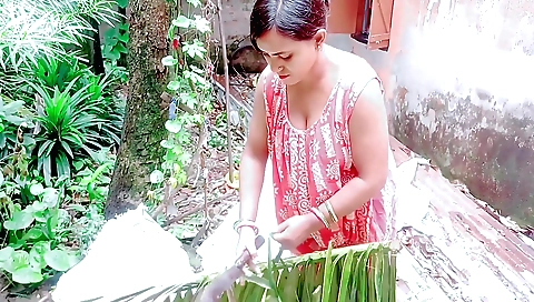 Indian step-sisters fucking in the kitchen in homemade video