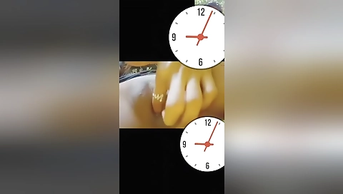 Sexy Indian woman showing her body in homemade video