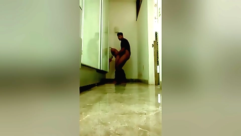 Indian girl shows her skills in her amateur porn video