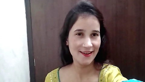Indian girl with a sexy body is showing off her body