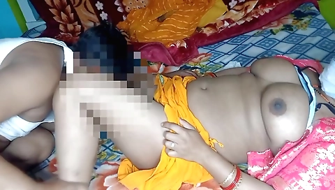 Indian babe with round hips is getting fucked in her ass