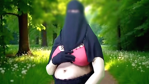 Indian chick with huge boobs in homemade solo clip