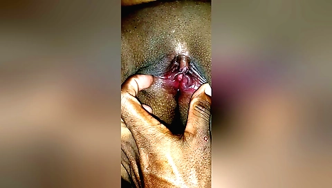 Hot amateur sex video showing a hot pussy getting played