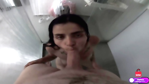 Webcam porn clip of a sexy brunette showing herself
